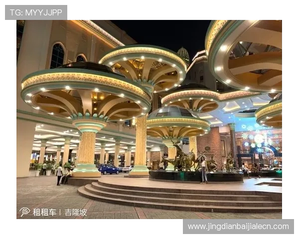 马来西亚云顶赌城图片欣赏：繁华夜晚的赌场灯光与人流场景